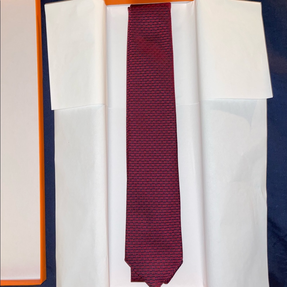 Hermès Red Patterned Tie